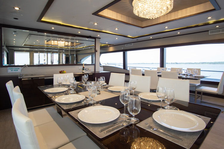 Grand Majestic Yacht