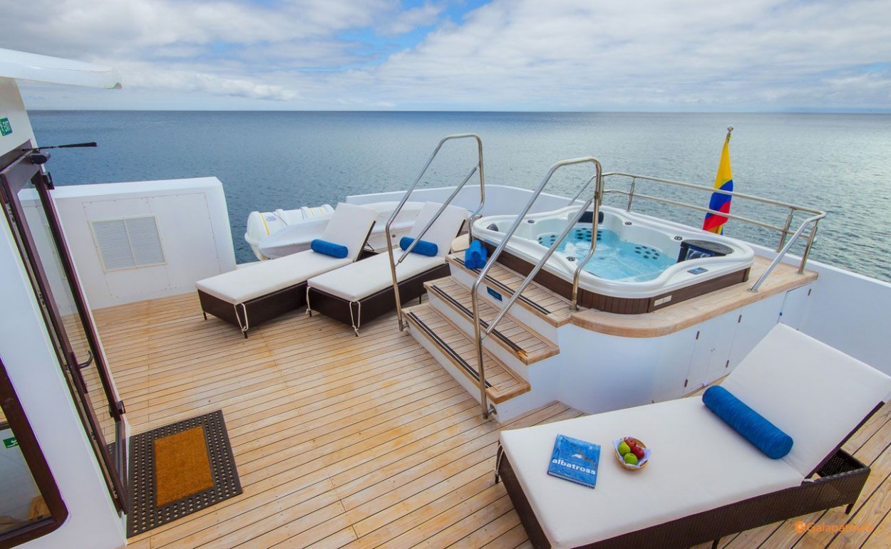 Natural Paradise Luxury Yacht