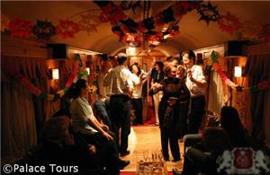 Dancing in El Transcantábrico's pub car